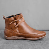 Lori - Trendy ankle boots with stylish straps
