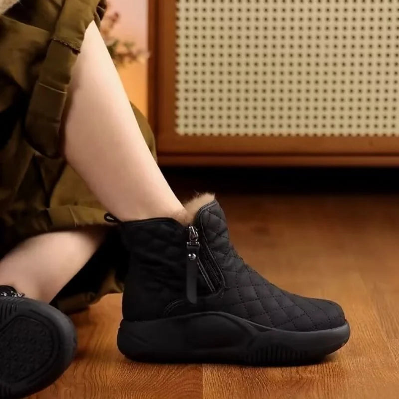 Roxy - Trendy Short Boots with Chic Side Chain