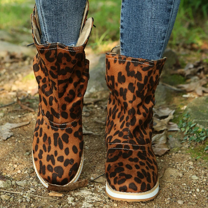 Stylish Reba Women's Snowboots for Cold Days