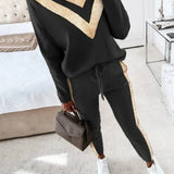 Chique Zwart Joggingpak met Elegante Gouden Accenten voor Dames