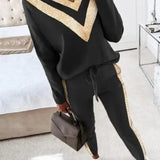 Chique Zwart Joggingpak met Elegante Gouden Accenten voor Dames